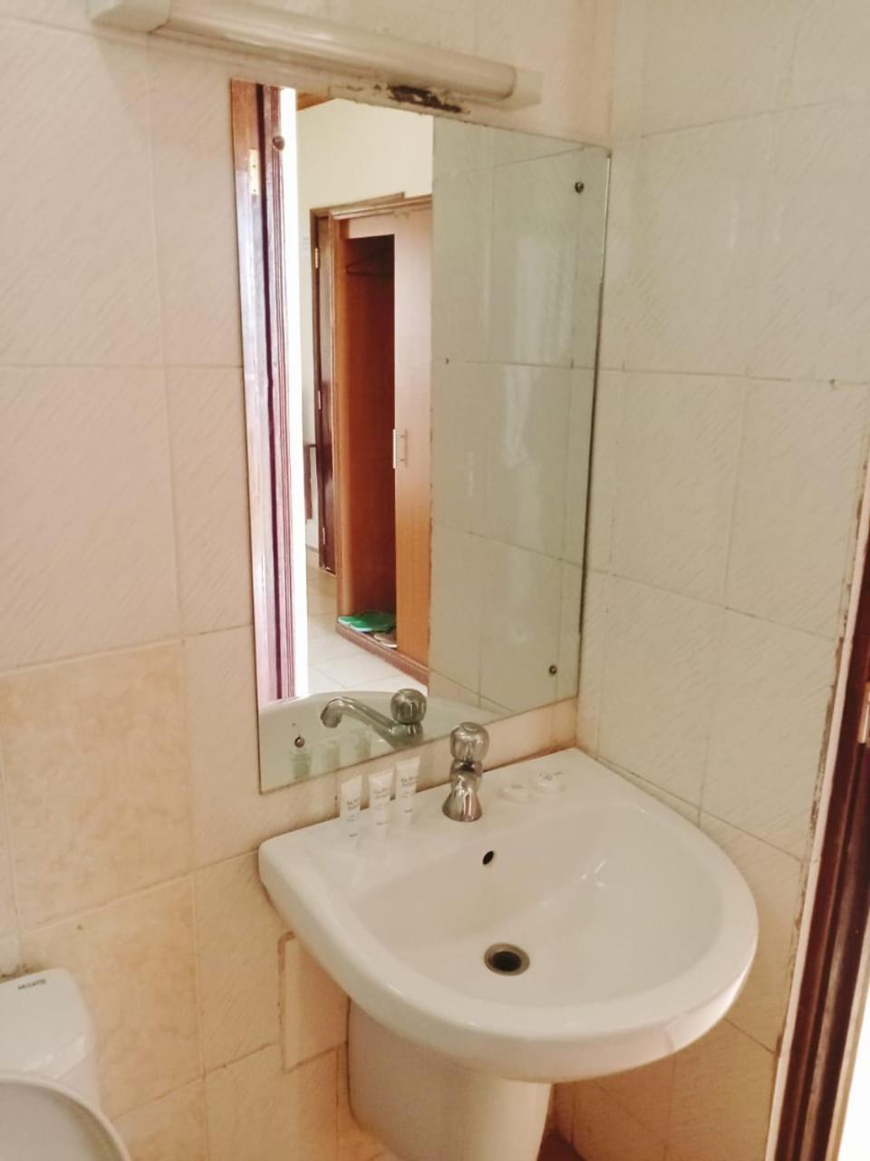 Golden Gates Hotel Thuthuriki Εξωτερικό φωτογραφία
